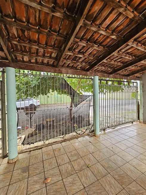 Foto 1 de Casa com 3 Quartos para alugar, 289m² em Setor Coimbra, Goiânia