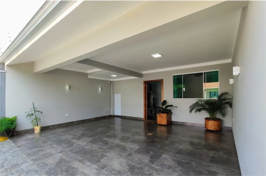 Foto 1 de Sobrado com 3 Quartos à venda, 156m² em Parque Residencial Tuiuti, Maringá