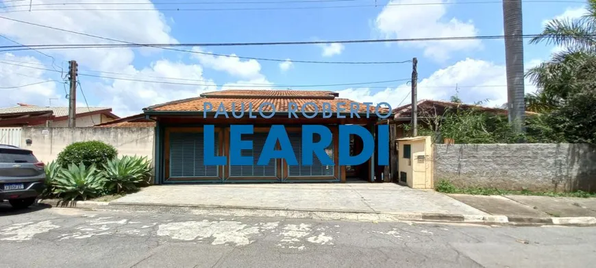 Foto 1 de Casa com 3 Quartos à venda, 245m² em Loteamento Loanda, Atibaia