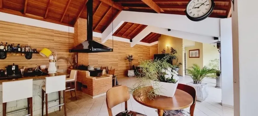 Foto 1 de Casa com 4 Quartos para alugar, 620m² em Jardim Planalto, Arujá