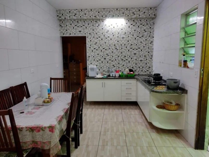 Foto 1 de Casa com 6 Quartos à venda, 146m² em Jardim das Margaridas, Taboão da Serra