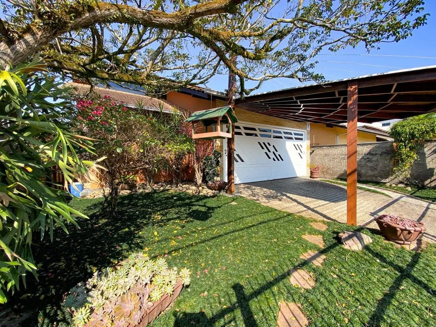 Foto 1 de Casa com 3 Quartos à venda, 176m² em Guanabara, Joinville