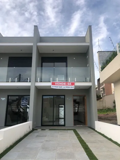 Foto 1 de Casa com 2 Quartos à venda, 92m² em Guarujá, Porto Alegre