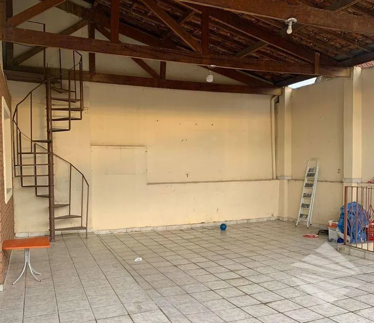 Foto 1 de Sobrado com 3 Quartos para alugar, 380m² em Esplanada Santa Terezinha, Taubaté