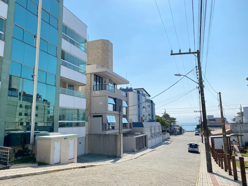 Foto 1 de Apartamento com 3 Quartos à venda, 100m² em Bombas, Bombinhas