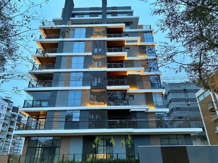 Foto 1 de Apartamento com 3 Quartos à venda, 131m² em Champagnat, Curitiba