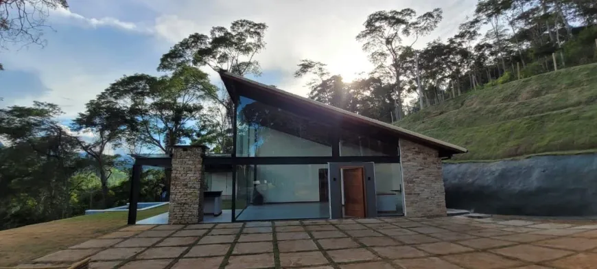 Foto 1 de Casa com 3 Quartos à venda, 186m² em Pedro do Rio, Petrópolis