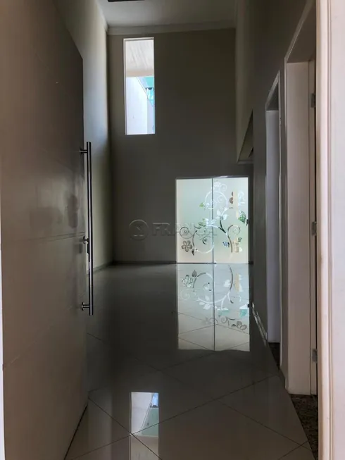 Foto 1 de Sobrado com 3 Quartos à venda, 250m² em Villa Branca, Jacareí