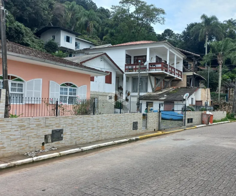 Foto 1 de Casa com 10 Quartos à venda, 301m² em Sambaqui, Florianópolis