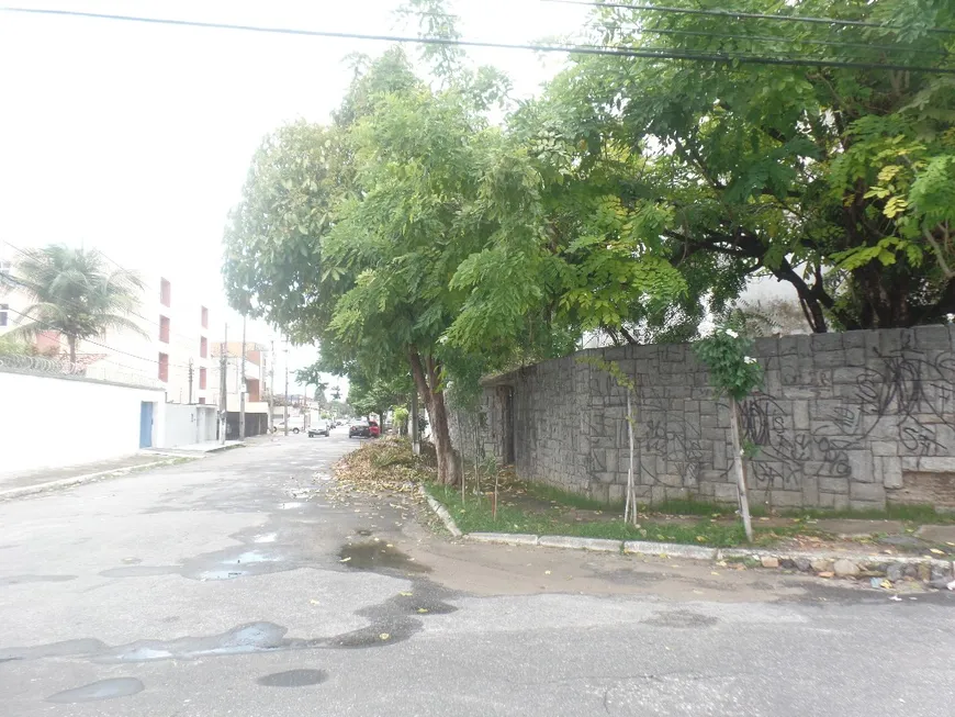 Foto 1 de Lote/Terreno à venda, 960m² em Vila União, Fortaleza
