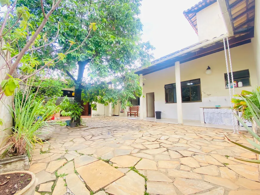 Foto 1 de Casa com 5 Quartos à venda, 400m² em Santa Amélia, Belo Horizonte