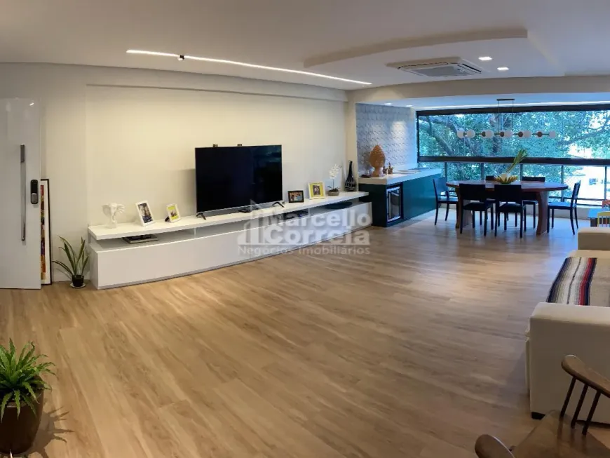 Foto 1 de Apartamento com 4 Quartos à venda, 140m² em Apipucos, Recife