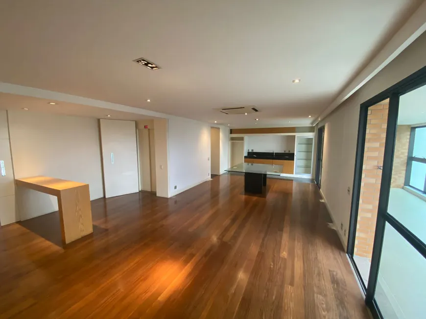 Foto 1 de Apartamento com 3 Quartos à venda, 193m² em Jardim Parque Morumbi, São Paulo