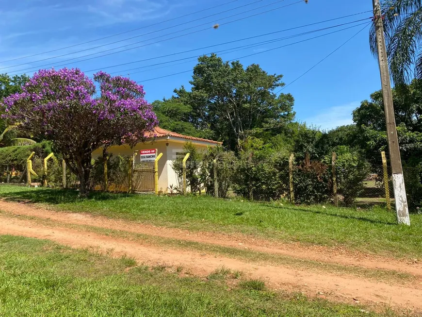 Foto 1 de Fazenda/Sítio com 2 Quartos à venda, 60m² em Centro, Dois Córregos