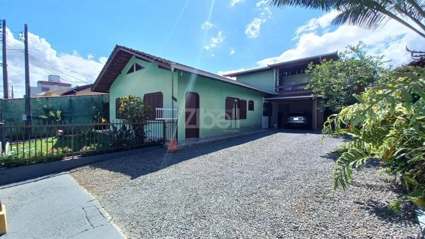 Foto 1 de Casa com 3 Quartos à venda, 201m² em Iririú, Joinville