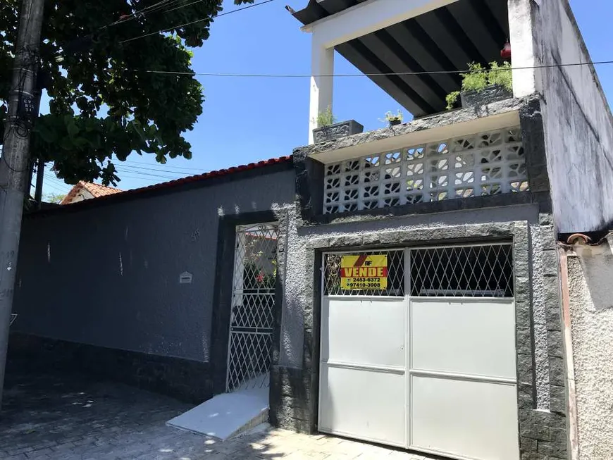 Foto 1 de Casa com 3 Quartos à venda, 207m² em  Vila Valqueire, Rio de Janeiro