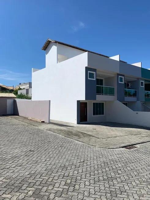 Foto 1 de Casa de Condomínio com 3 Quartos para alugar, 120m² em São Marcos, Macaé