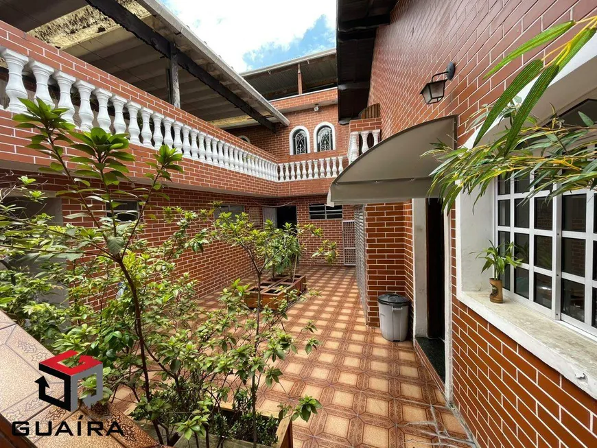 Foto 1 de Casa com 3 Quartos à venda, 257m² em Vila Scarpelli, Santo André