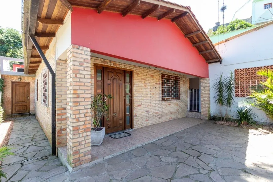 Foto 1 de Casa com 2 Quartos à venda, 234m² em Cavalhada, Porto Alegre
