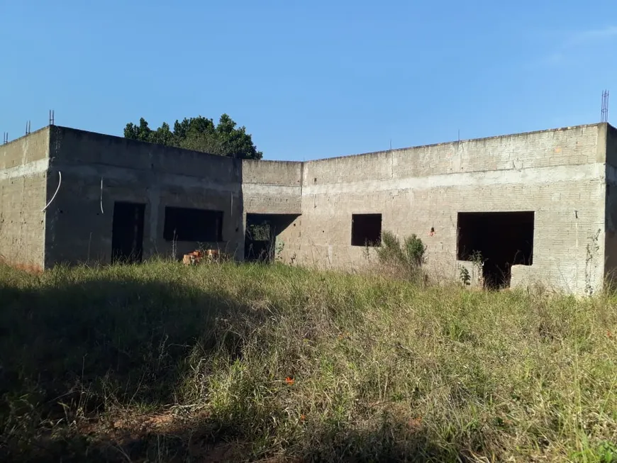 Foto 1 de Fazenda/Sítio com 3 Quartos à venda, 205m² em Jardim Ibituruna, Piratininga