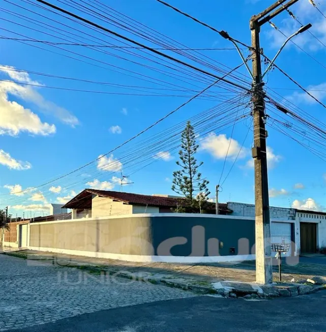 Foto 1 de Casa com 3 Quartos à venda, 200m² em Aruana, Aracaju