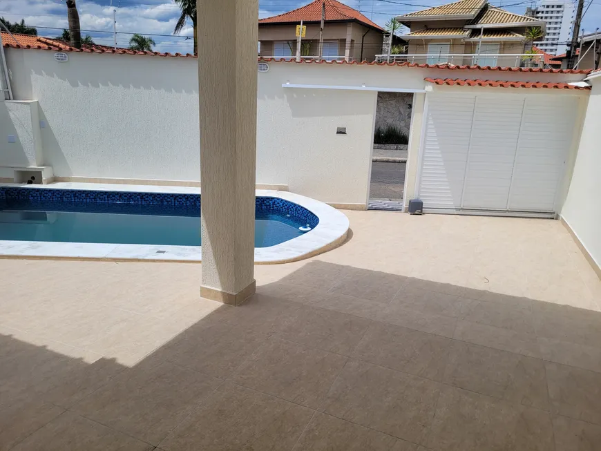 Foto 1 de Casa com 3 Quartos à venda, 145m² em Solemar, Praia Grande