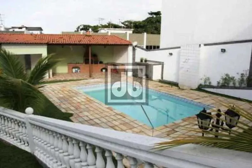 Foto 1 de Casa com 4 Quartos à venda, 320m² em Jardim Guanabara, Rio de Janeiro