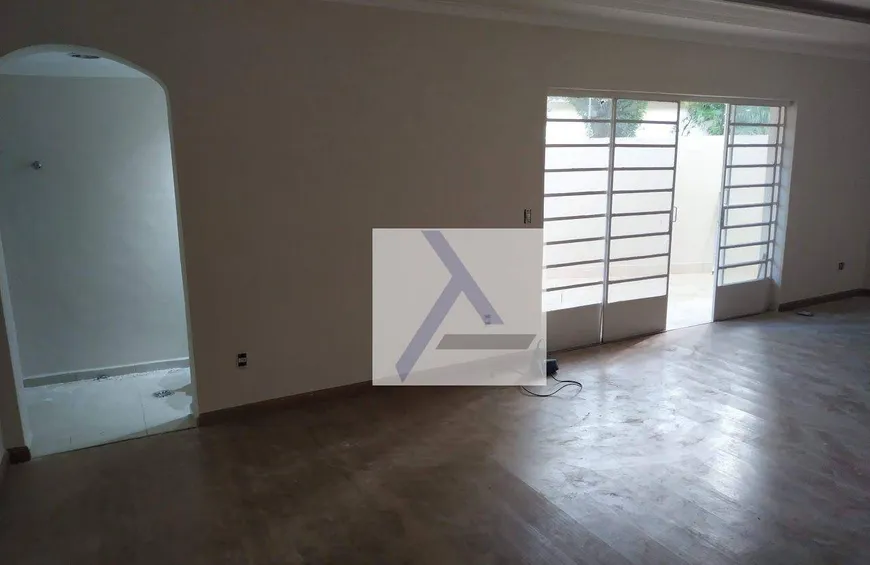 Foto 1 de Casa com 3 Quartos para alugar, 230m² em Granja Julieta, São Paulo
