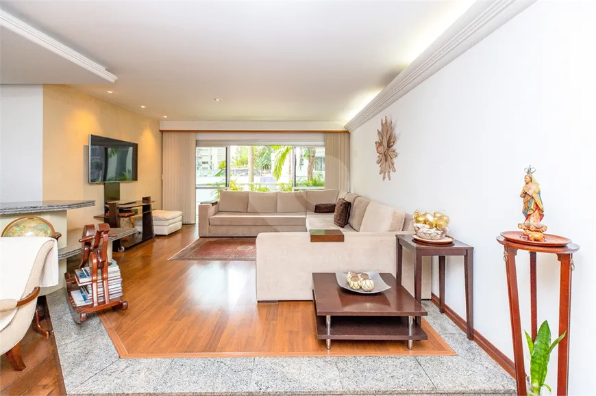 Foto 1 de Apartamento com 3 Quartos à venda, 214m² em Itaim Bibi, São Paulo