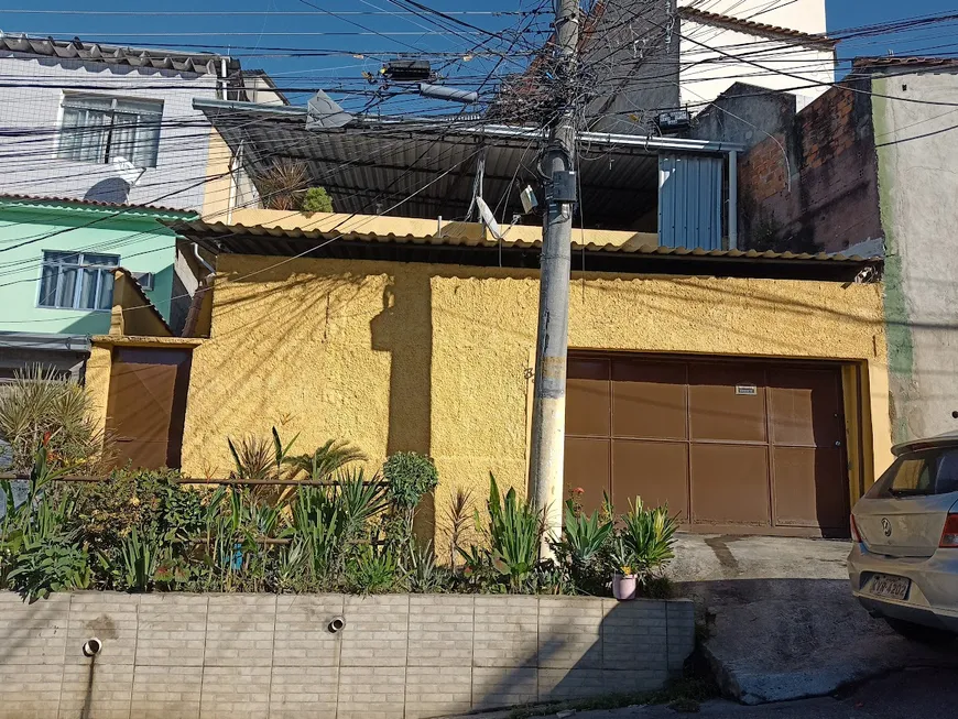 Foto 1 de Casa com 2 Quartos à venda, 225m² em Parque Felicidade, Duque de Caxias