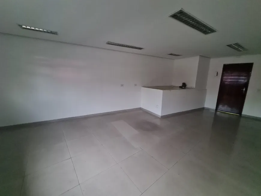 Foto 1 de Sala Comercial para alugar, 30m² em Parque Sao Joaquim, Taboão da Serra