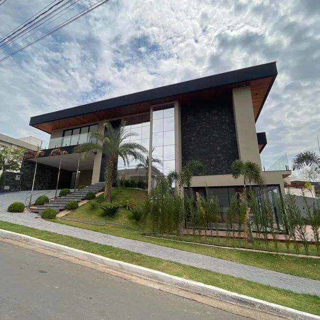Foto 1 de Casa com 4 Quartos à venda, 374m² em Condomínio do Lago, Goiânia