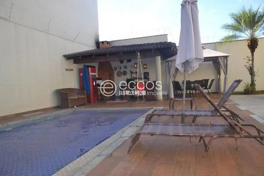 Foto 1 de Casa com 3 Quartos à venda, 249m² em Daniel Fonseca, Uberlândia