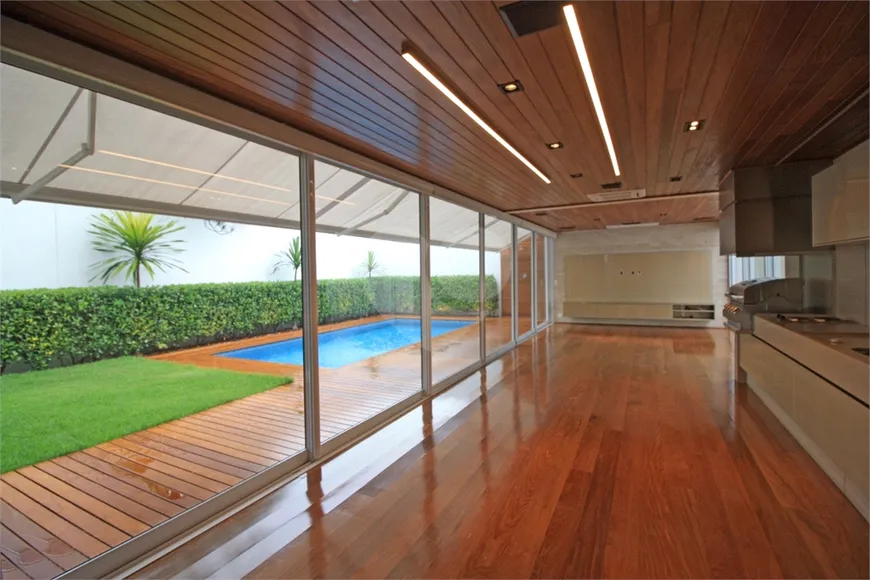 Foto 1 de Sobrado com 5 Quartos à venda, 560m² em Alto de Pinheiros, São Paulo