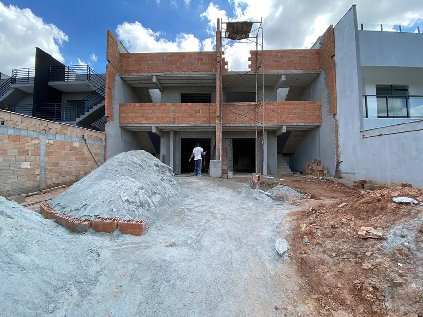 Foto 1 de Casa com 3 Quartos à venda, 80m² em Vale das Orquideas, Contagem