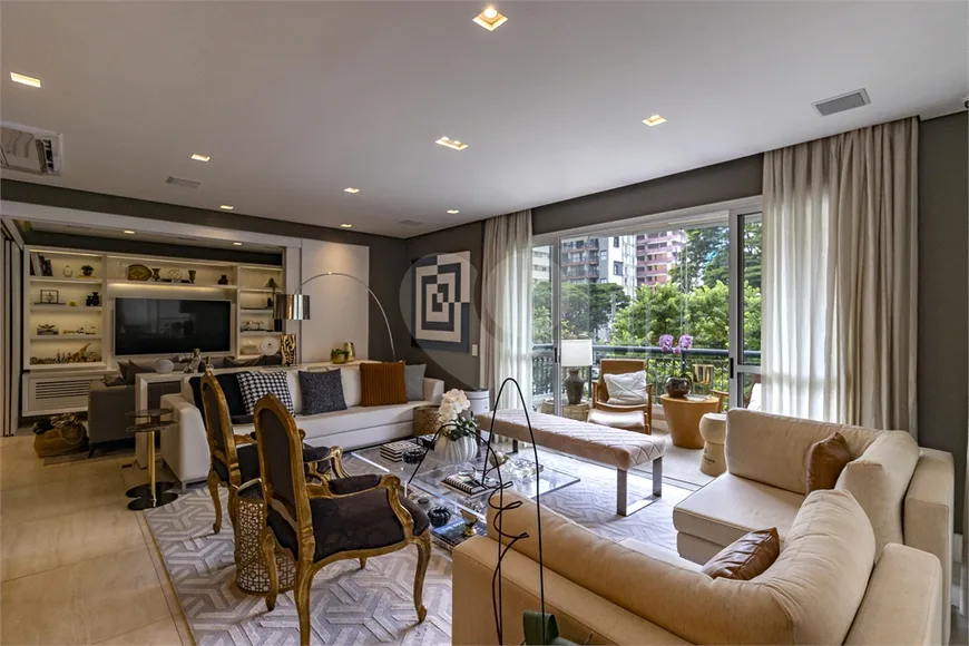 Foto 1 de Apartamento com 3 Quartos à venda, 166m² em Moema, São Paulo