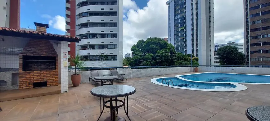 Foto 1 de Apartamento com 3 Quartos à venda, 130m² em Aflitos, Recife