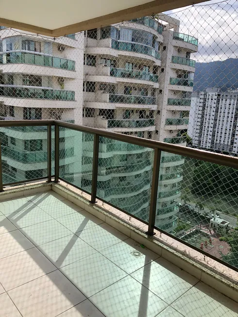 Foto 1 de Apartamento com 3 Quartos à venda, 70m² em Barra da Tijuca, Rio de Janeiro