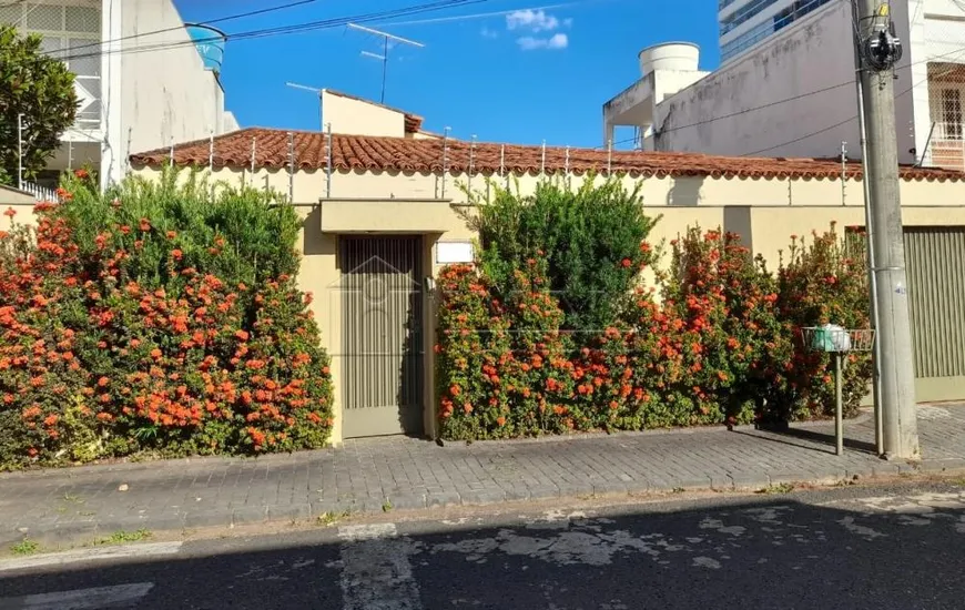 Foto 1 de Casa com 3 Quartos para alugar, 305m² em Lidice, Uberlândia