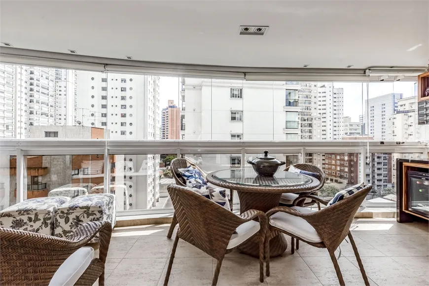 Foto 1 de Apartamento com 3 Quartos à venda, 166m² em Vila Nova Conceição, São Paulo