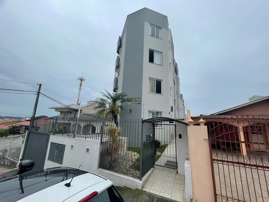 Foto 1 de Apartamento com 2 Quartos à venda, 59m² em Barreiros, São José