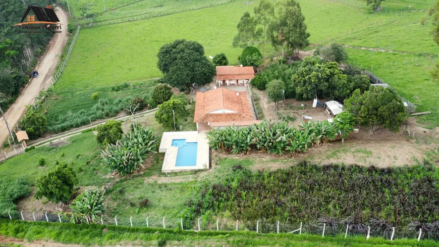 Foto 1 de Fazenda/Sítio com 3 Quartos à venda, 200m² em Centro, Pinhalzinho