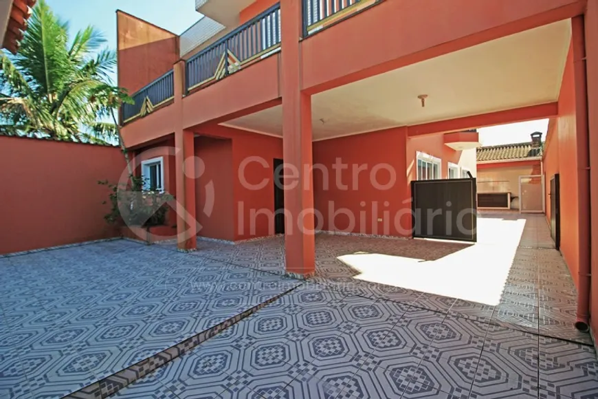 Foto 1 de Casa com 3 Quartos à venda, 237m² em Jardim Star , Peruíbe