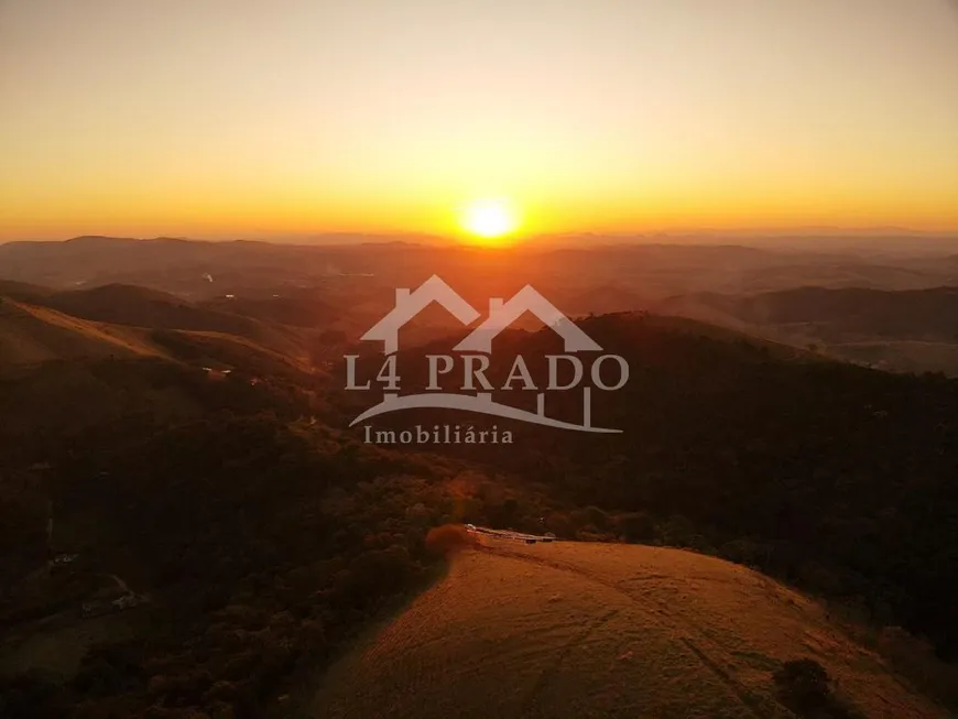 Foto 1 de Lote/Terreno à venda em Araras, Petrópolis