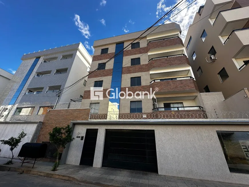 Foto 1 de Apartamento com 3 Quartos à venda, 162m² em Cidade Nova, Montes Claros