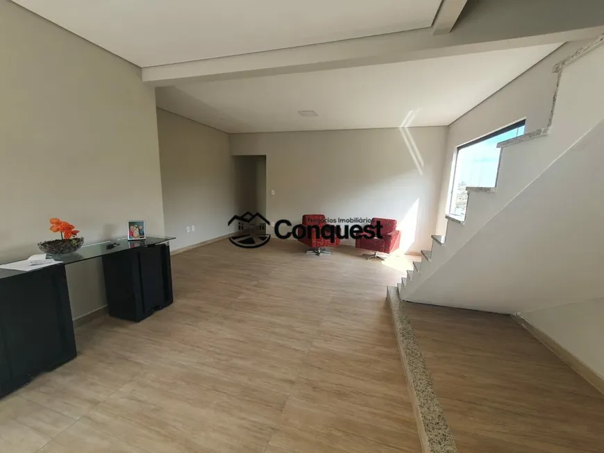 Foto 1 de Casa com 3 Quartos à venda, 220m² em Vila Magdalena, Contagem