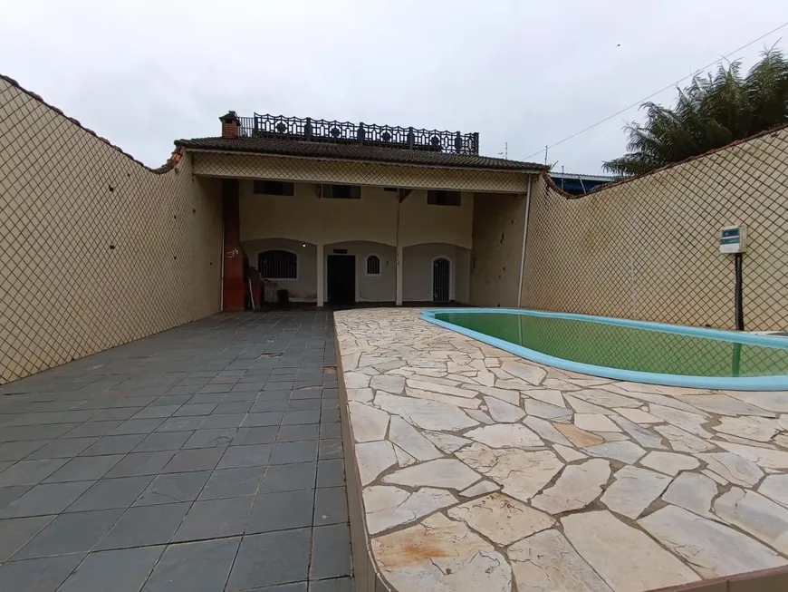 Foto 1 de Casa com 4 Quartos à venda, 260m² em Balneário Gaivota, Itanhaém