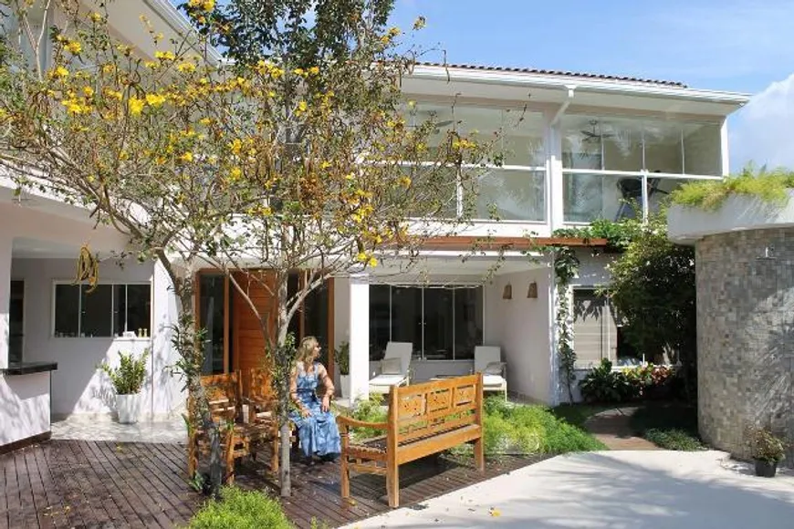 Foto 1 de Casa de Condomínio com 5 Quartos à venda, 400m² em Centro, Maricá