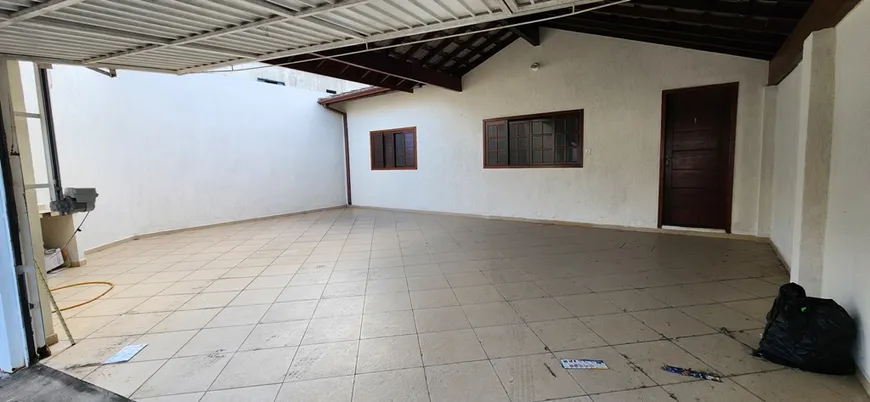 Foto 1 de Casa com 2 Quartos à venda, 100m² em Parque dos Principes, Jacareí