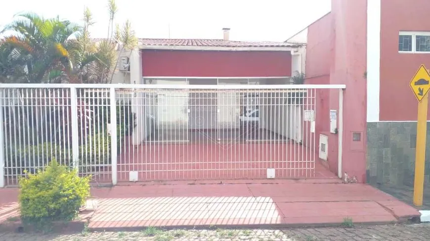 Foto 1 de Casa com 3 Quartos para alugar, 238m² em Centro, Araraquara